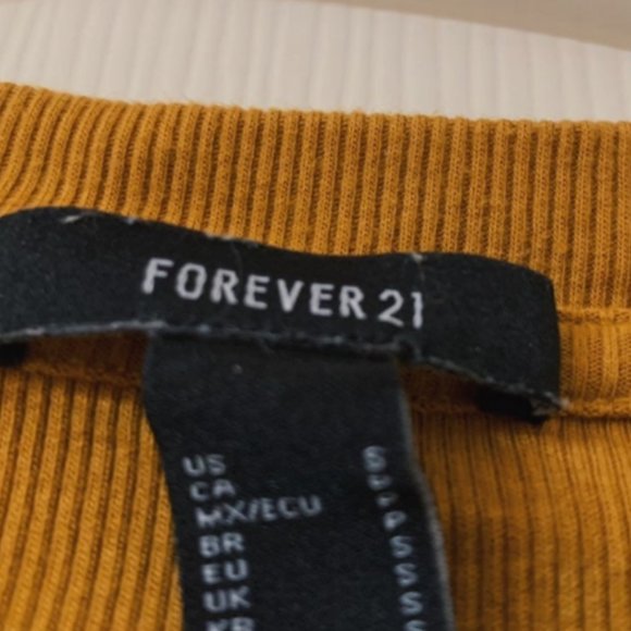 crop top - Picture 3 of 3